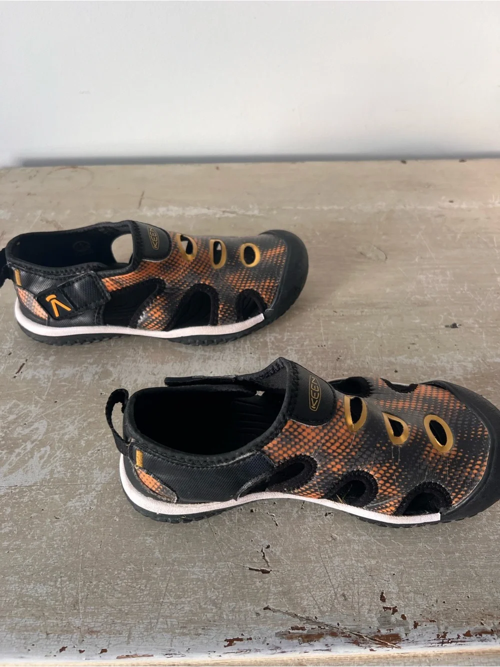 KEEN Kids Closed Toe Water Sandals Black/Orange – Youth Size 2